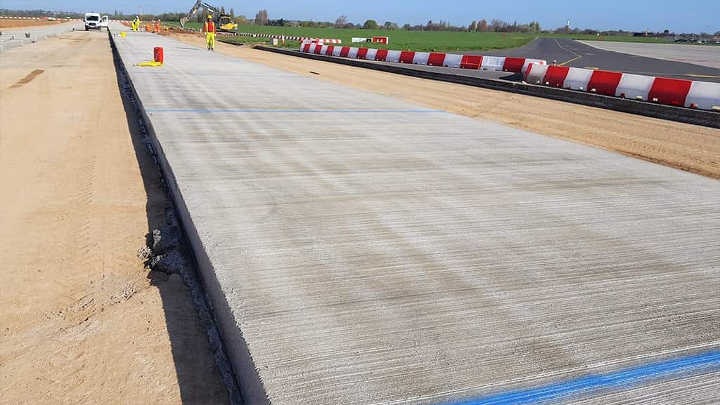 Asphalt vs Concrete Roads - Which Is Stronger? Concrete Roads